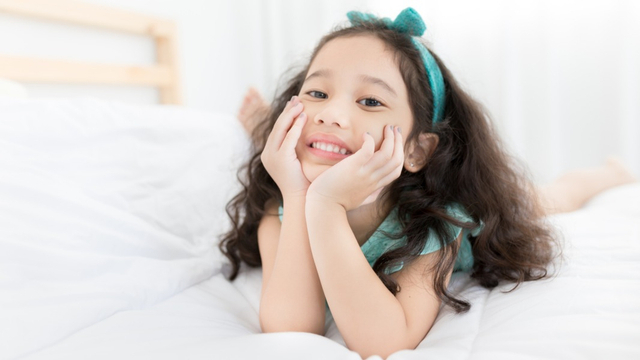 Tips Merawat Rambut Anak yang Keriting Foto: Shutter Stock