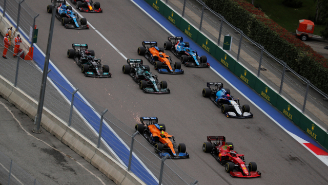 Sejumlah pebalap saat balapan F1 Grand Prix Rusia di Sochi Autodrom, Sochi, Rusia.
 Foto: Anton Vaganov/REUTERS
