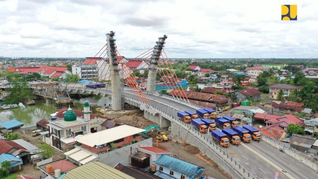 Jembatan Sei Alalak di Kota Banjarmasin, Kalimantan Selatan. Foto: Kementerian PUPR/HO/ANTARA