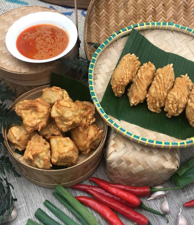 Ilustrasi oleh-oleh khas Bandung, Batagor Riri - Kuliner Bandung Batagor Riri Foto: Batagor Riri/ Instagram