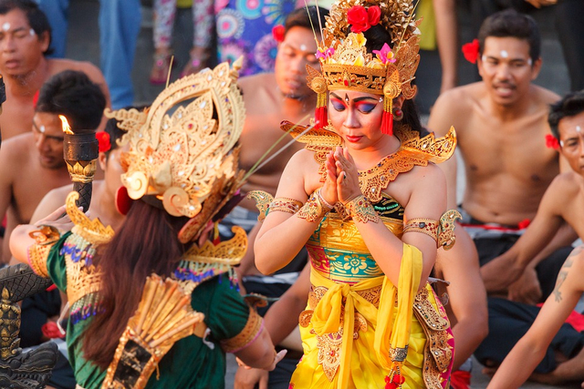 Ilustrasi tari kreasi daerah yang telah mengalami modifikasi unsur-unsur gerakannya. Foto: Pixabay