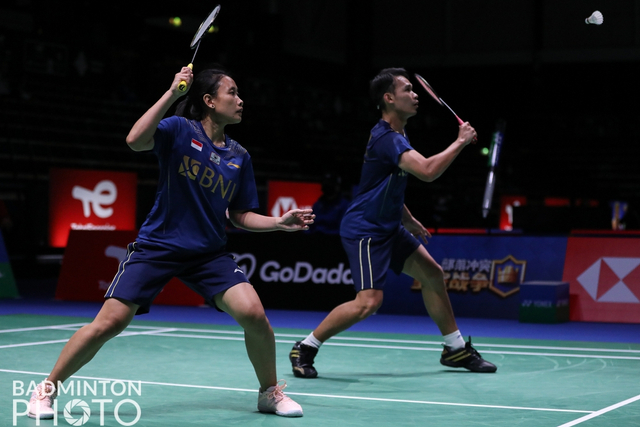 Ganda campuran Indonesia Rinov Rivaldy/Pitha Haningtyas Mentari pada pertandingan Piala Sudirman di Energia Areena, Vantaa, Finlandia, Senin (28/9).
Foto: Jnanesh Salian/Badmintonphoto/BWF