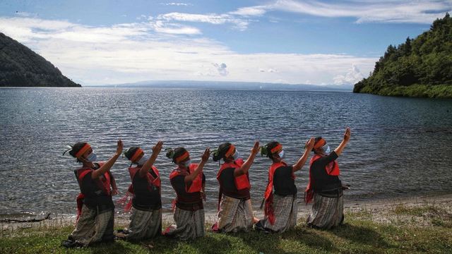 Tarian di Pinggiran Danau Toba. Foto: Dok. PT INALUM