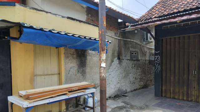 Suasana di depan gang menuju ke rumah Armand, paranormal pemasang susuk di Tangerang. Foto: Dok. Istimewa