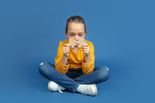 Ilustrasi wajah anak autis (Sumber: Freepik)