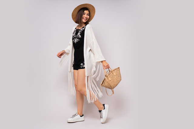 Ilustrasi Cara Menghilangkan Noda Luntur pada Baju Putih. Foto: Freepik