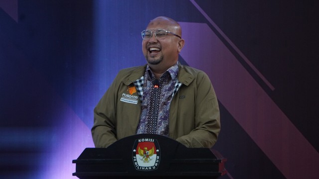 Ketua KPU RI, Ilham Saputra, pada acara Penyerahan Hasil Perolehan Suara dan Data Pemilih Terakhir Pemilu tahun 2019 di Gedung KPU RI, Jakarta, Rabu (29/9/2021). Foto: Jamal Ramadhan/kumparan