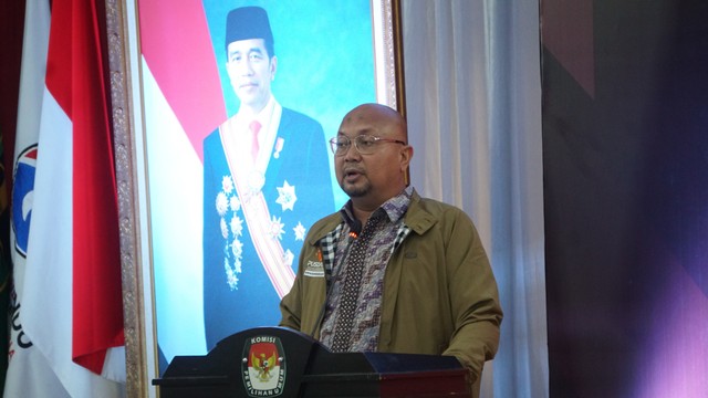 Ketua KPU RI, Ilham Saputra, pada acara Penyerahan Hasil Perolehan Suara dan Data Pemilih Terakhir Pemilu tahun 2019 di Gedung KPU RI, Jakarta, Rabu (29/9/2021). Foto: Jamal Ramadhan/kumparan