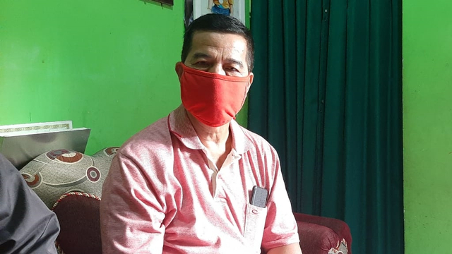 Ketua RW 15 Kelurahan Sendangmulyo, Tembalang, Kota Semarang, Mulyandono saat ditemui wartawan terkait kasus purnawirawan polisi yang menjadi manusia silver. Foto: Intan Alliva Khansa/kumparan