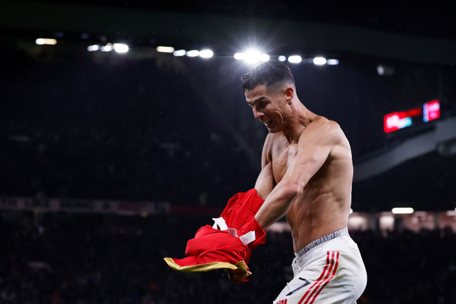 Selebrasi pemain Manchester United Cristiano Ronaldo usai mencetak gol ke gawang Villarreal pada pertandingan Grup F Liga Champions di Old Trafford, Manchester, Inggris.
Foto: Phil Noble/REUTERS