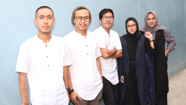 Sabyan Gambus merupakan salah satu grup musik yang membawakan lagu "Syaikhona". Foto: Kumparan