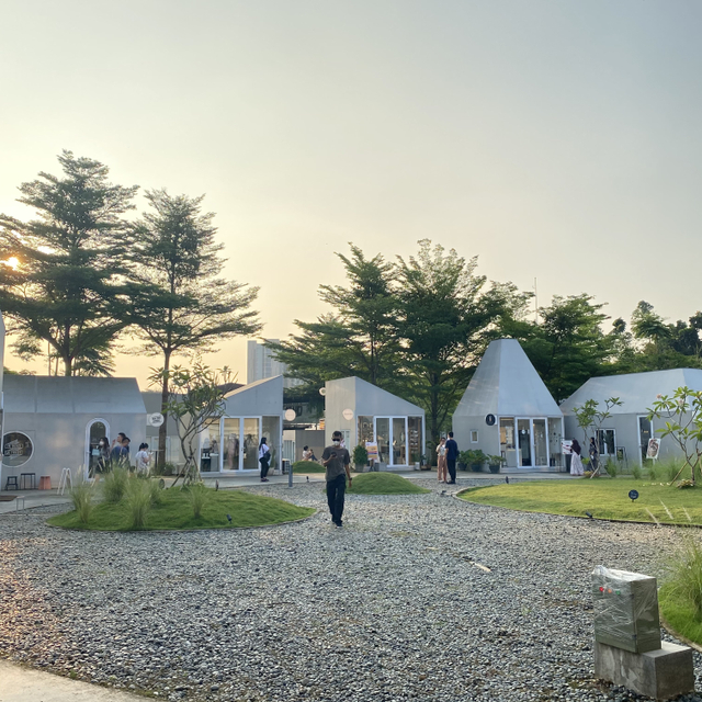 Suasana di Kumulo Creative Compound BSD di sore hari (Foto: Aisha Haida Asyri)