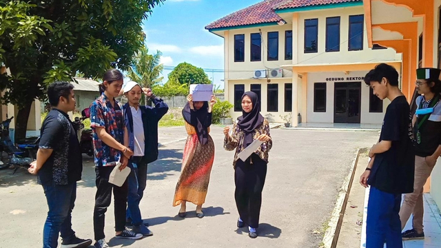 Peserta LK I Himpunan Mahasiswa Islam (HMI) Komisariat Sindangkasih Majalengka, Jawa Barat sedang melakukan simulasi aksi demonstrasi. Foto: Lapmi Majalengka