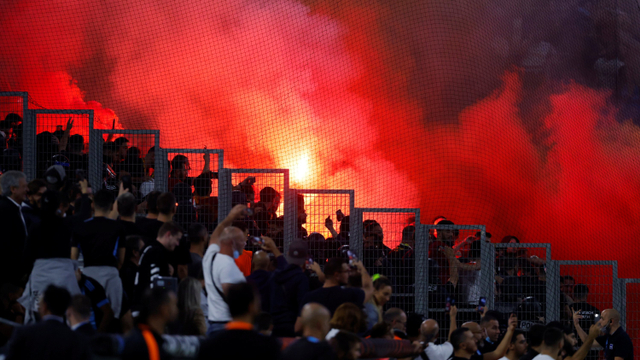 Ilustrasi suporter sepak bola. Foto: Eric Gaillard/REUTERS