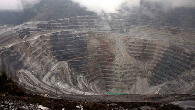 Kompleks pertambangan Grasberg milik Freeport McMoRan, di provinsi Papua bagian timur. Foto: Olivia Rondonuwu/AFP