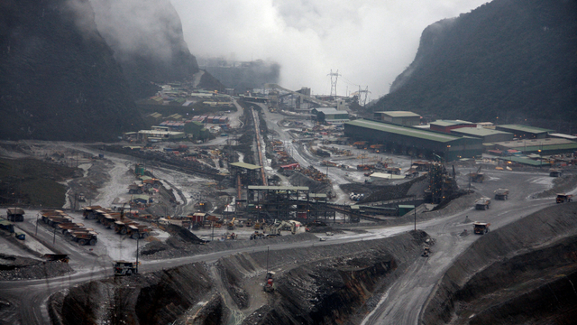 Fasilitas untuk mengumpulkan batuan dengan deposit bijih di kompleks pertambangan Grasberg milik Freeport McMoRan, di provinsi Papua bagian timur. Foto: Olivia Rondonuwu/AFP