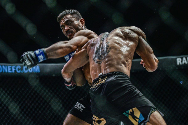 Abro "The Black Komodo" Fernandes saat berlaga di atas Circle. Foto: ONE Championship