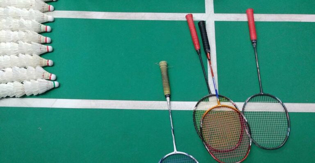 Perlengkapan Bulu Tangkis (Sumber: Unsplash)