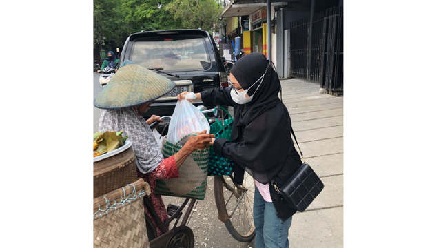 2/10/2021 BANSOS Sembako ke Masyarakat Kurang Mampu di Desa Ngunut, Tulungagung.