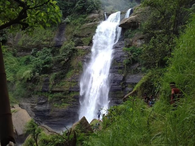 Air terjun Tengku Lese di Manggarai. Foto : Engkos Pahing