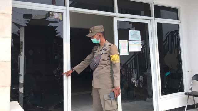 Kantor Desa Bojong Koneng, Kabupaten Bogor, dirusak demonstran. Foto: kumparan