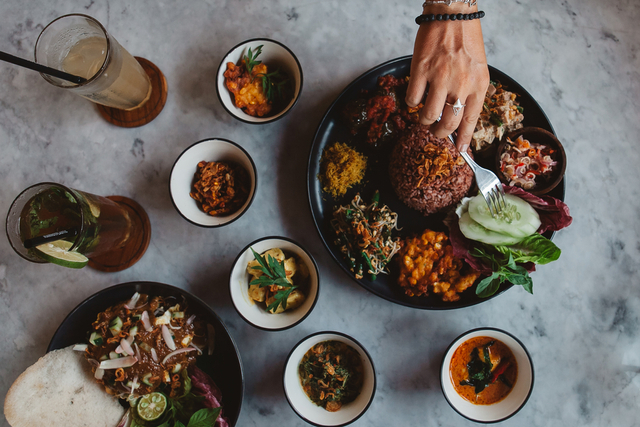 5 destinasi wisata #DiIndonesiaAja yang punya suguhan makanan khas. Foto: Shutterstock