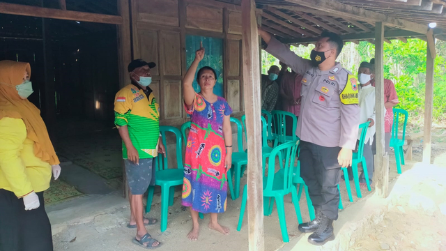 Teras rumah WPS, ibu di Desa Selomarto, Kecamatan Giriwoyo, Kabupaten Wonogiri yang nekat bunuh diri karena pinjol. Foto: Dok. Istimewa