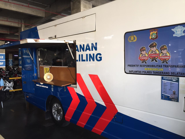 Layanan Perpanjang SIM di SIM Keliling. Foto: Muhammad Ikbal/kumparan