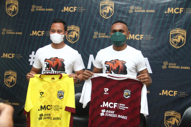 Titus Bonai dan Atep resmi memperkuat Muba babel United di Liga 2. (foto: istimewa)