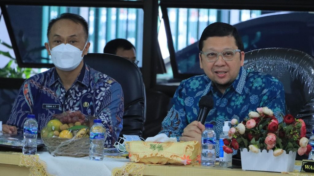 Direktur Jenderal Kependudukan dan Pencatatan Sipil Kementerian Dalam Negeri (Dirjen Dukcapil Kemendagri), Prof. Zudan Arif Fakrulloh (kiri). Foto: Dok. Istimewa