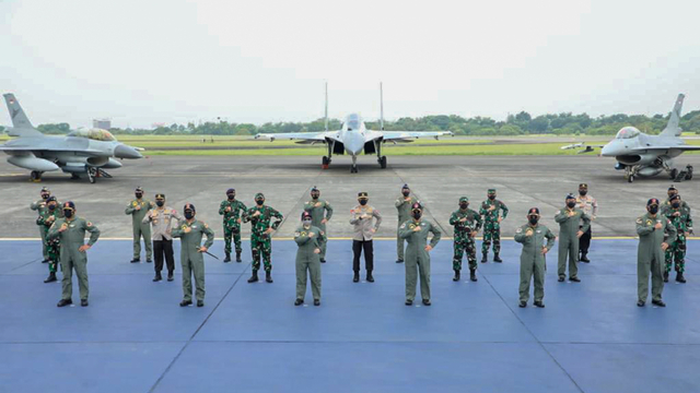 Acara penyematan kehormatan Brevet Wing oleh Panglima TNI Marsekal TNI Hadi Tjahjanto, S.I.P. Foto: Puspen TNI
