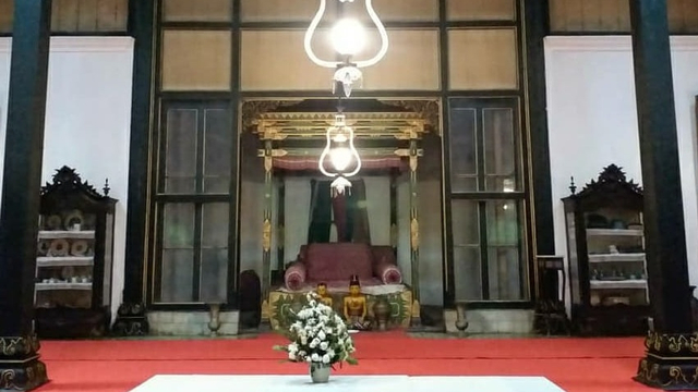Senthong tengah di Ndalem Pakuningratan. Foto: Instagram Ndalem Pakuningratan.
