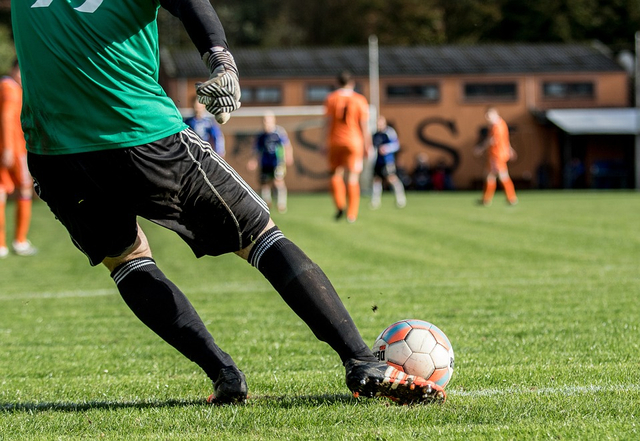 Gerak Menggiring Bola. (Foto: https://pixabay.com)
