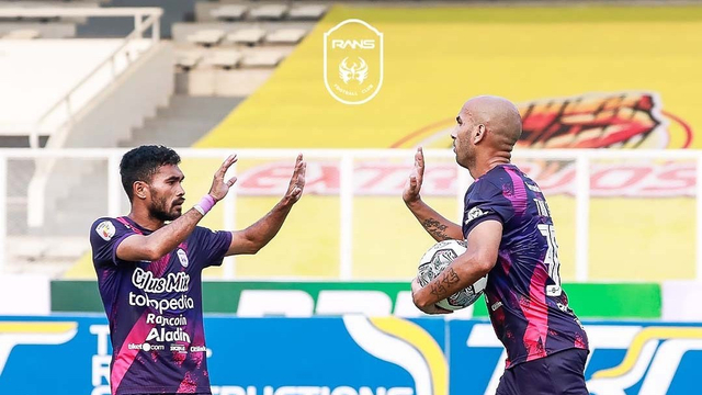 Selebrasi pemain Rans Cilegon FC saat melawan Persekat Tegal di Pertandingan Liga 2, Selasa (5/10).
 Foto: Instagram/@rans.cilegonfc.official