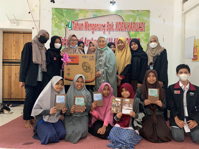 Acara penutupan dan pembagian buku PMM UMM kelompok 75 gelombang 14