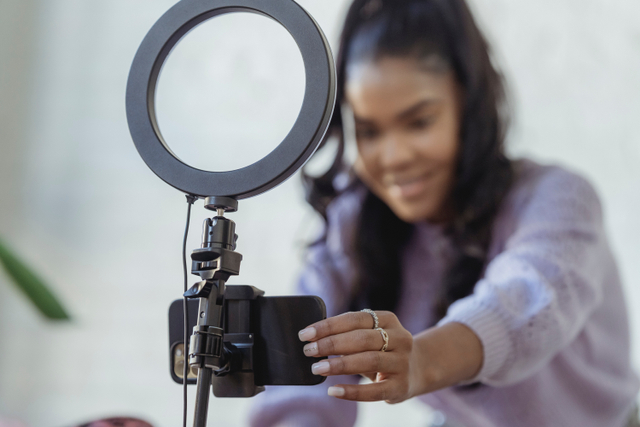 Influencer tidak memiliki tanggung jawab untuk mendidik penonton. Sumber : pexels.com