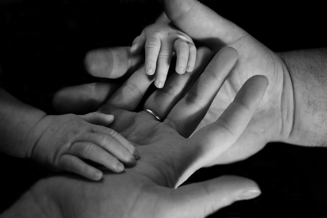 Doa untuk anak dan keluarga. Sumber: unsplash.com