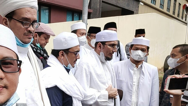 Suasana saat 5 eks petinggi FPI bebas dari Rutan Bareskrim. Foto: Dok. Istimewa