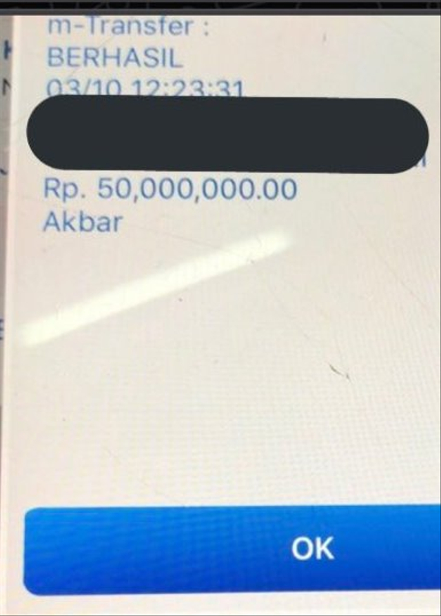 Viral seorang wanita bernama Tiara menerima transferan uang senilai Rp50 juta. (Foto: Twitter/@tiayyaambis)