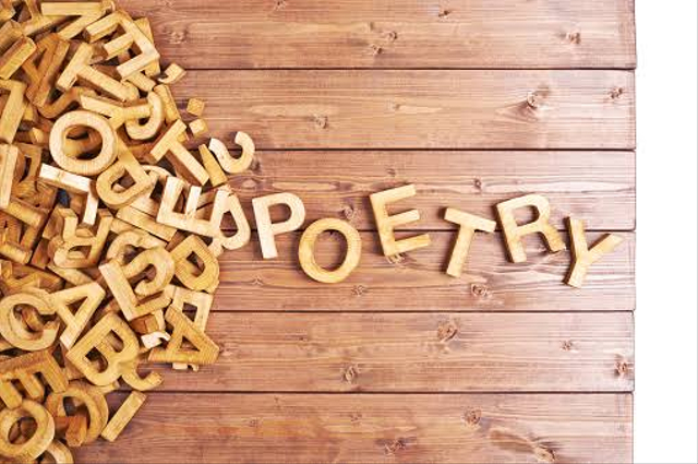 Salah satu karya sastra yang digemari oleh orang-orang adalah puisi. Sumber: Unsplash.com