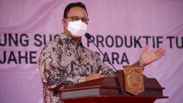 Gubernur DKI Jakarta Anies Baswedan di lokasi pembangunan Kampung Susun Produktif Tumbuh Cakung di Lahan HPL 04 Jatinegara pada Kamis (7/10).  Foto: PPID DKI Jakarta