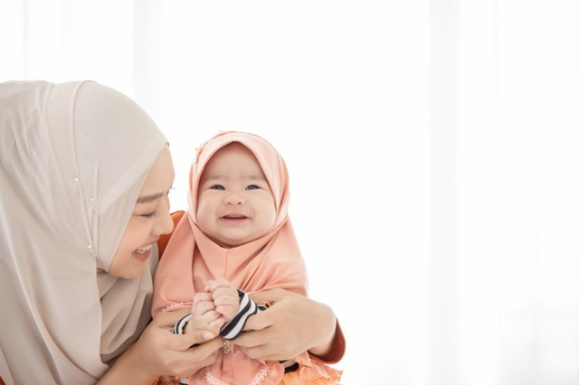 Ilustrasi bayi perempuan islami. Foto: Freepik