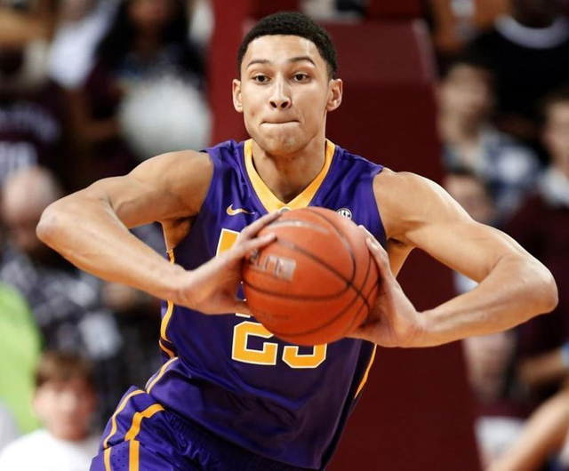 Teknik Chest Pass pada Bola Basket (Sumber: NBA)