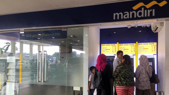 Suasana di ATM Bank Mandiri di Thamrin City, Jakarta. Foto: Selfy Sandra Momongan/kumparan