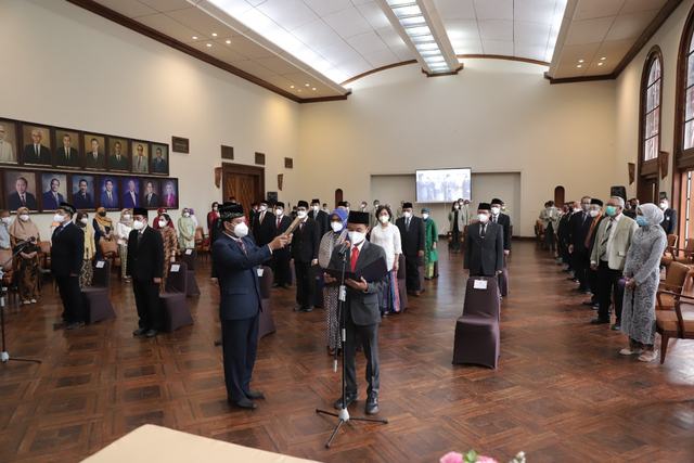 Sebanyak 19 dekan Universitas Gadjah Mada (UGM) periode 2021-2026 resmi dilantik. Foto: Dok Humas UGM