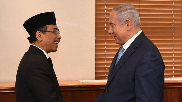 KH Yahya Cholil Staquf dan PM Israel Benjamin Netanyahu bertemu di kantor PM di Yerusalem pada 14 Juni 2018.  Foto: Haim Zach/GPO Israel