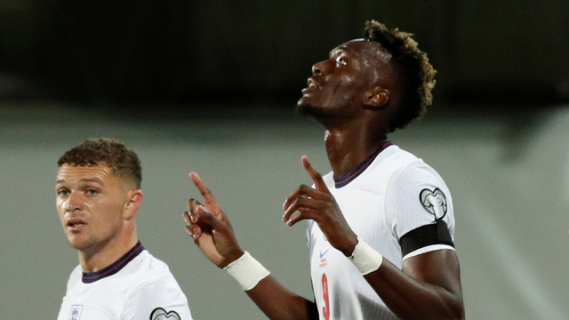 Pemain Inggris Tammy Abraham berselebrasi usai mencetak gol ketiga saat menghadapi Andorra di Estadi Nacional, Andorra la Vella, Andorra, Sabtu (9/10). Foto: Carl Recine/Action Images via Reuters