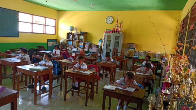 pembelajaran tatap terbatas muka di kelas (sumber dokumen pribadi)