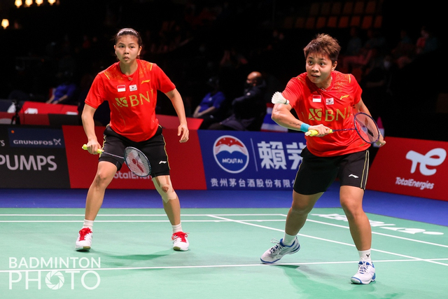 Ganda putri Indonesia Greysia Polii dan Apriyani Rahayu pada penyisihan grup A Uber Cup 2020 di Ceres Arena, Aarhus, Denmark. Foto: Yves Lacroix/Badmintonphoto/BWF