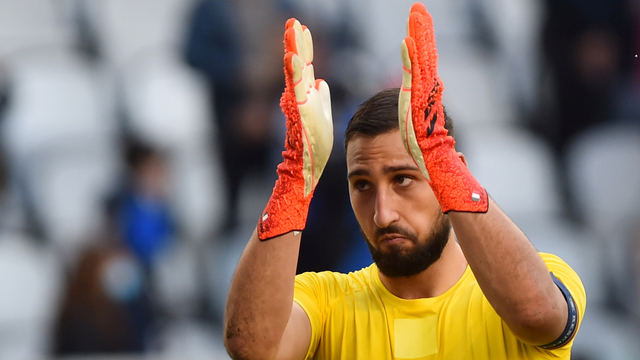 Reaksi Gianluigi Donnarumma dari Italia setelah pertandingan melawan Belgia saat pertandingan UEFA Nations League, di Stadion Juventus, di Turin, Minggu (10/10). Foto: Massimo Pinca/REUTERS